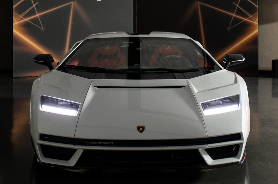 Lamborghini countach lpi 800 4 14