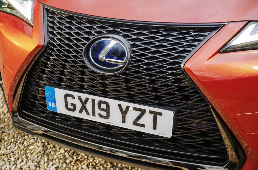 Lexus ux grill
