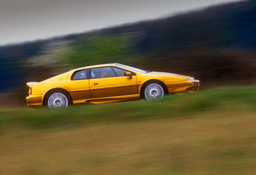 Lotus esprit v8