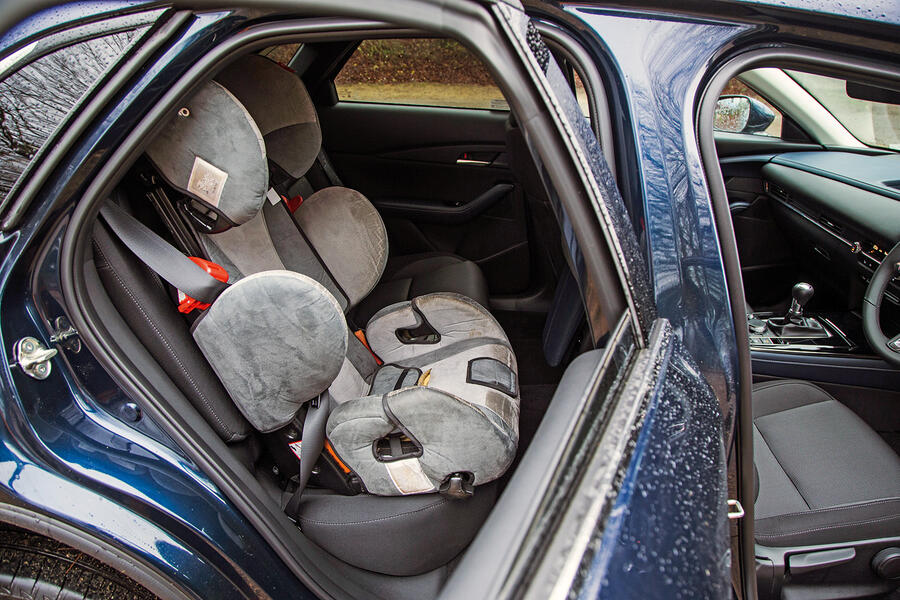 Mazda cx 30 rear seats child seats