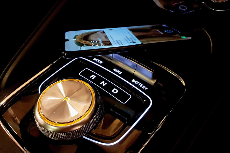 Mg zs ev phone wont fit 1