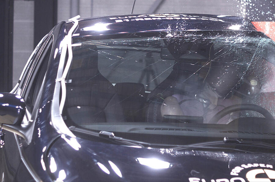 Renault zoe side pole impact test close up dec 2021