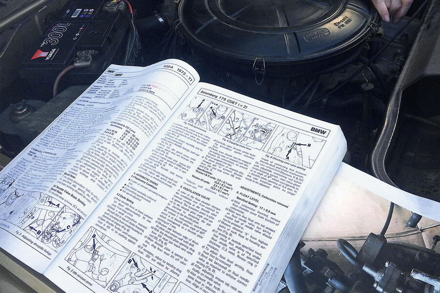 BMW 320 official book