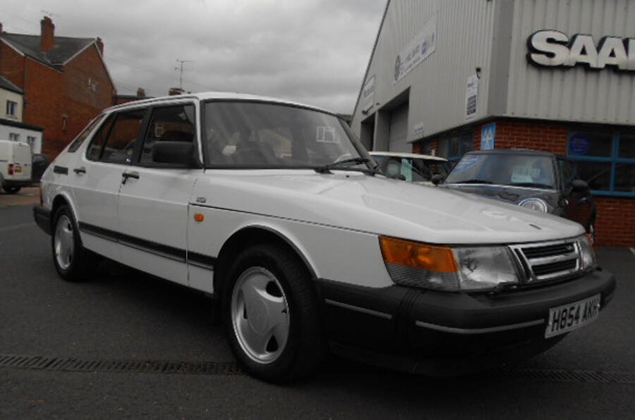 Saab 900