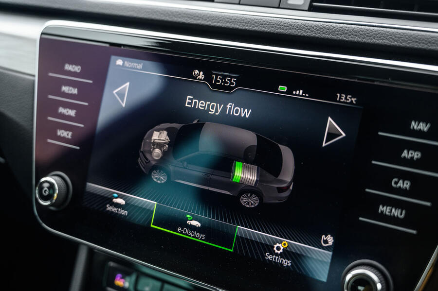 Skoda superb hatchback iv   infotainment