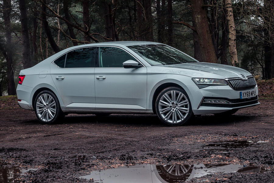 Skoda superb hatchback iv   static