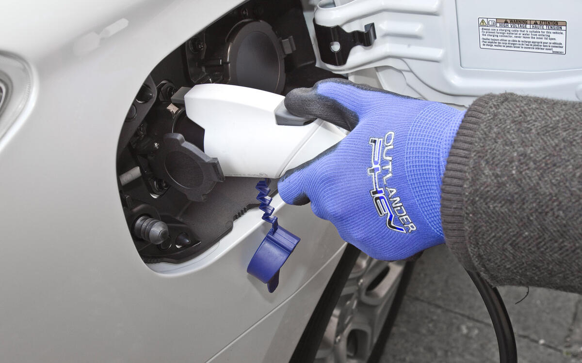 mitsi-outlander-phev-rt-015.jpg