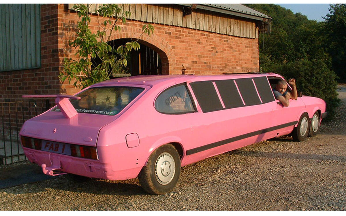 The first stretch limousines were built in 1928 in the United States. The first stretch limousines were built in 1928 in the United States.