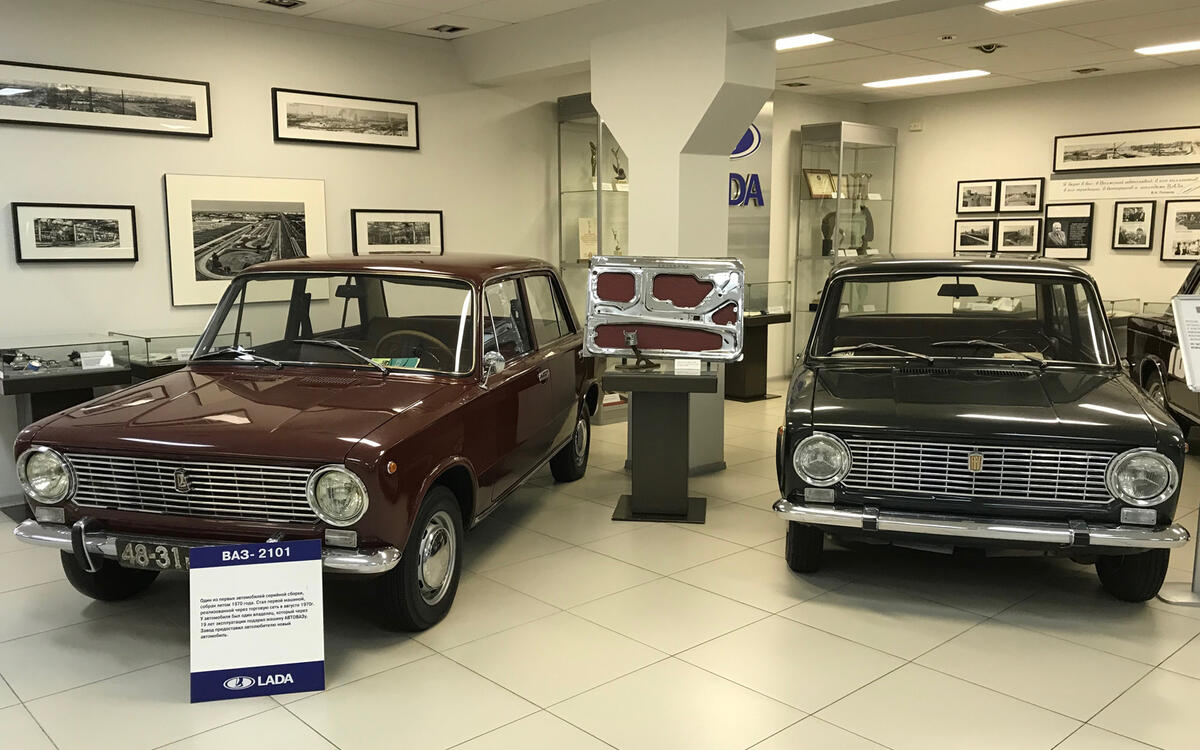 Lada Vaz 2101 and Fiat 124