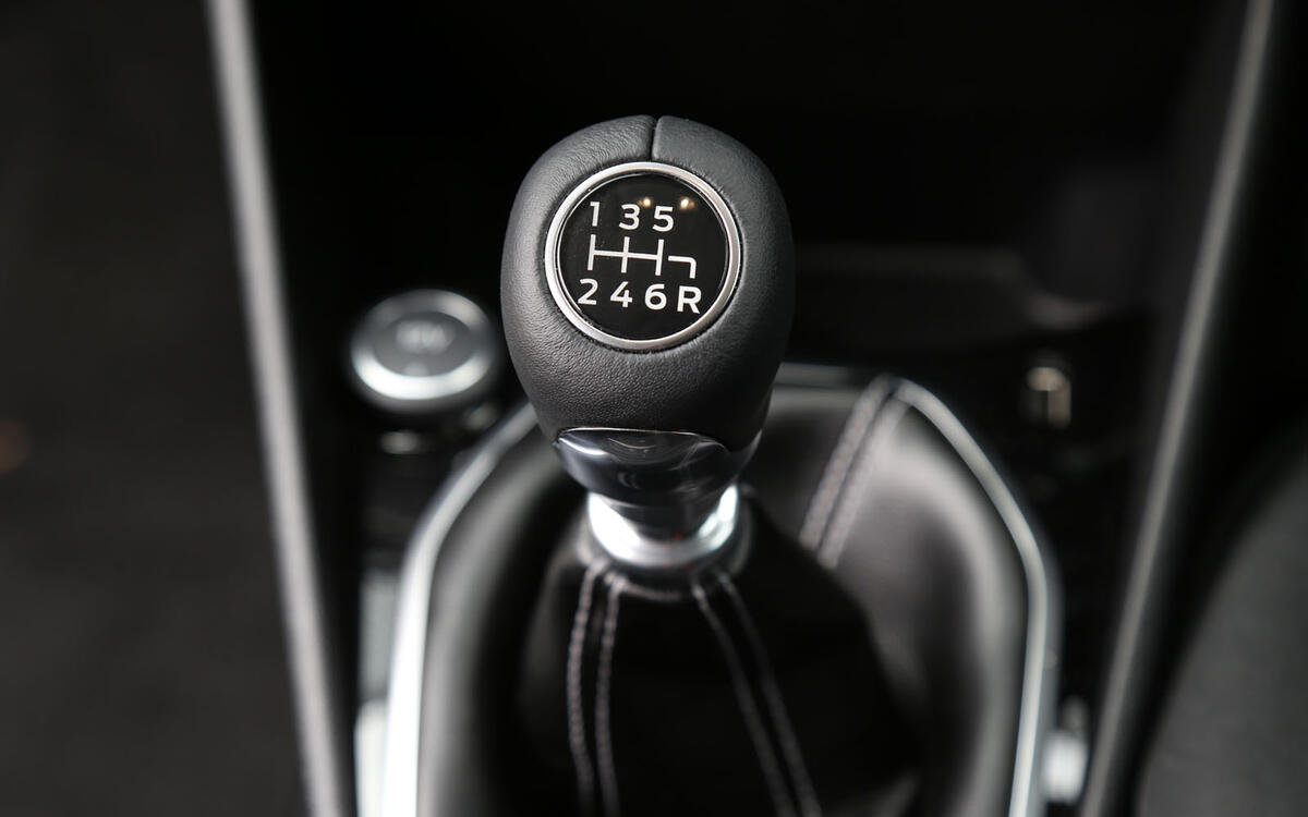 There are manual and automatic gearboxes, right? 