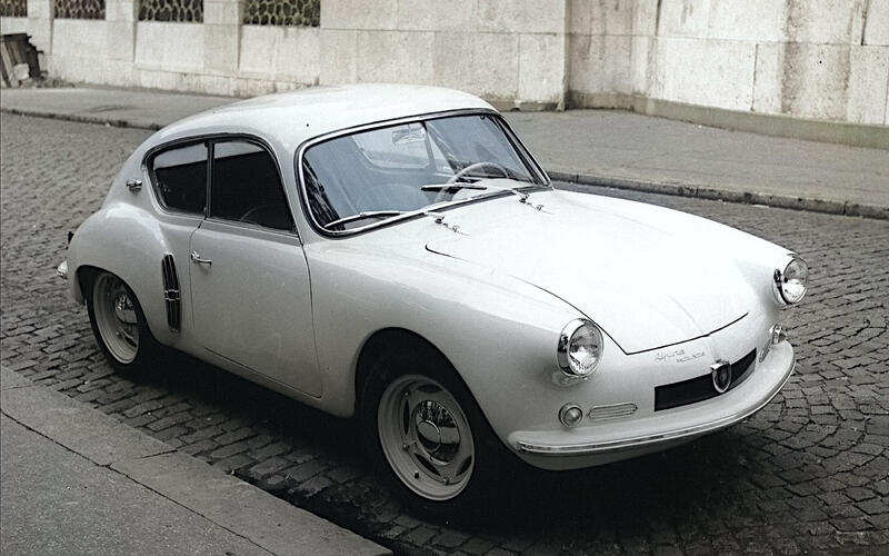 Alpine A106