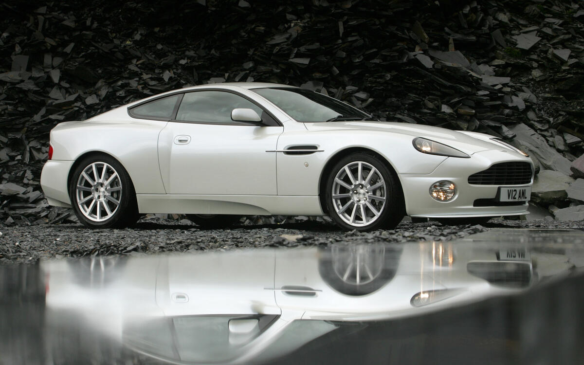 Aston Martin V12 Vanquish Aston Martin V12 Vanquish