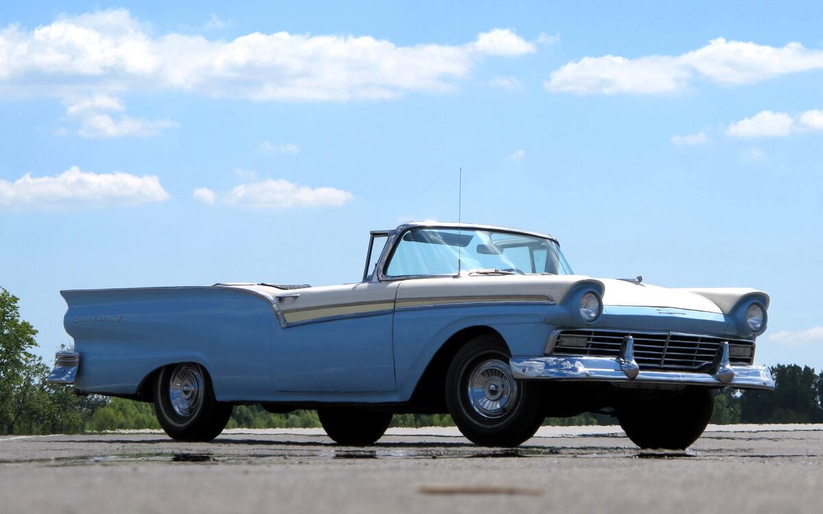 Ford Fairlane 500 Skyliner (1957) Ford Fairlane 500 Skyliner (1957)