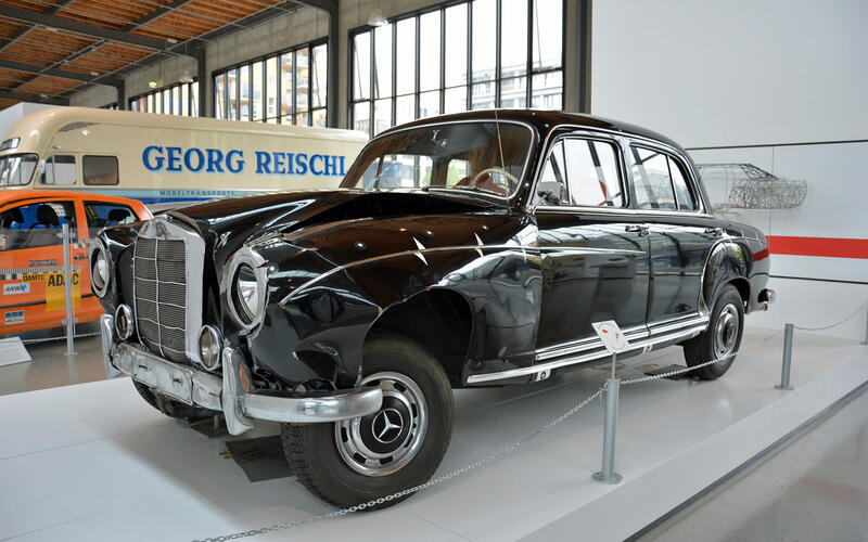 Mercedes-Benz 220 S (1959)