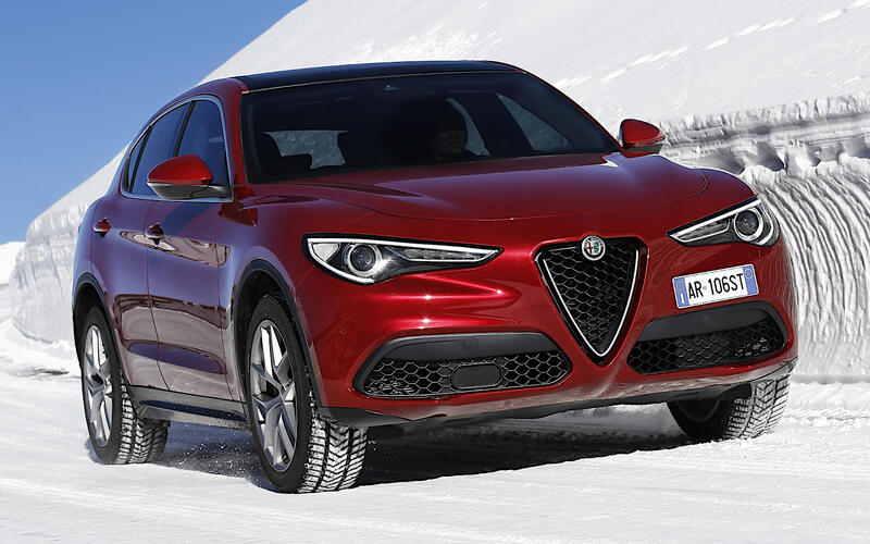 Alfa Romeo: Stelvio Alfa Romeo: Stelvio