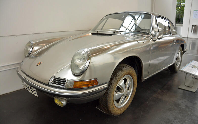 Porsche 911 S with a stainless-steel body (1967) Porsche 911 S with a stainless-steel body (1967)