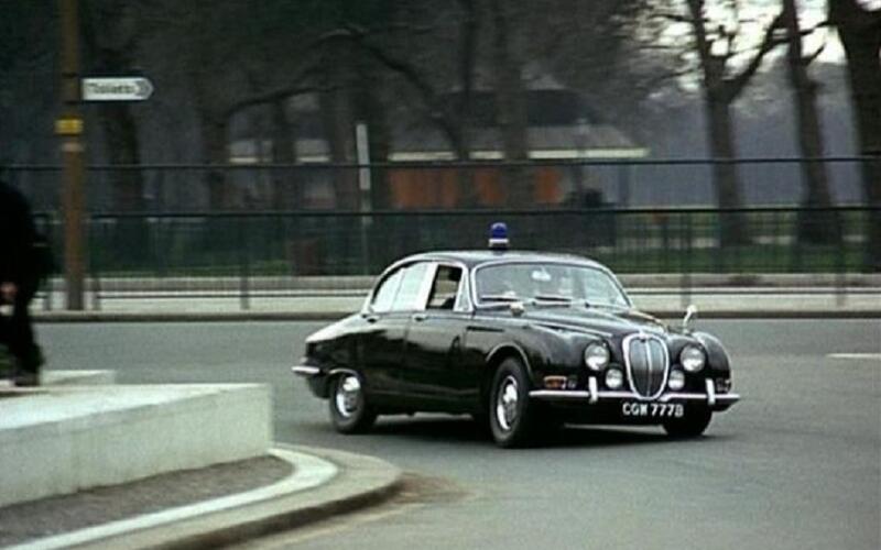 Jaguar S-type (Robbery, 1967)