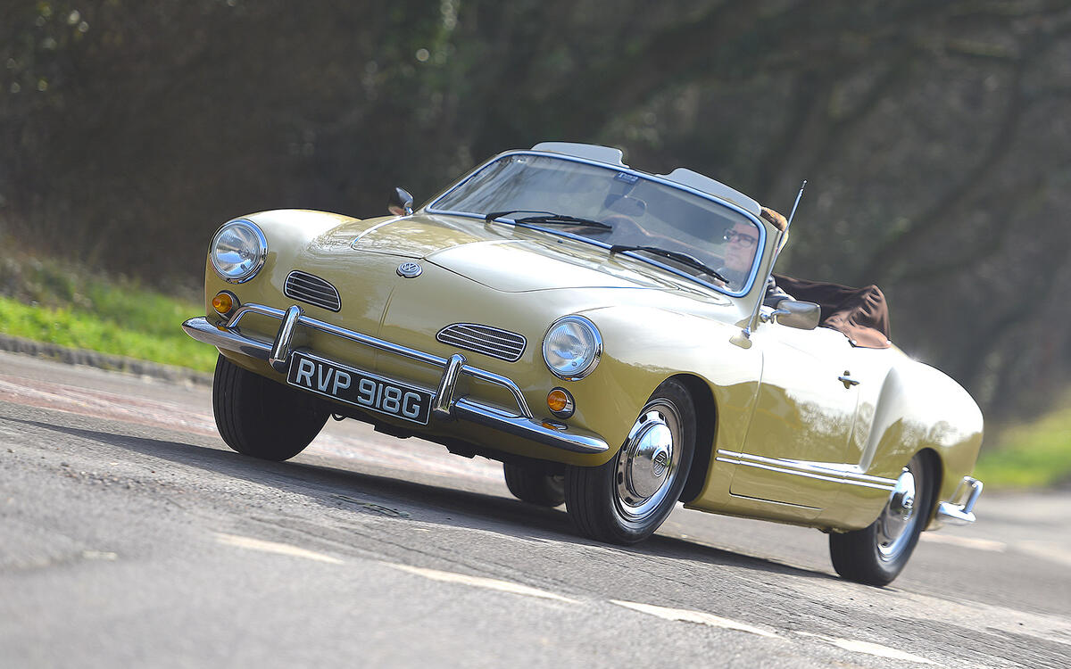 VW Karmann-Ghia (80,899) VW Karmann-Ghia (80,899)