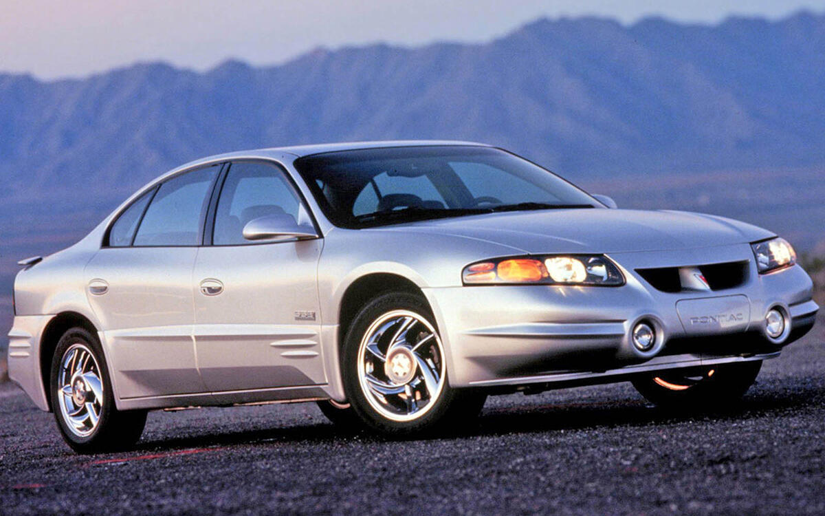 #27: Pontiac Bonneville (3,460,000)