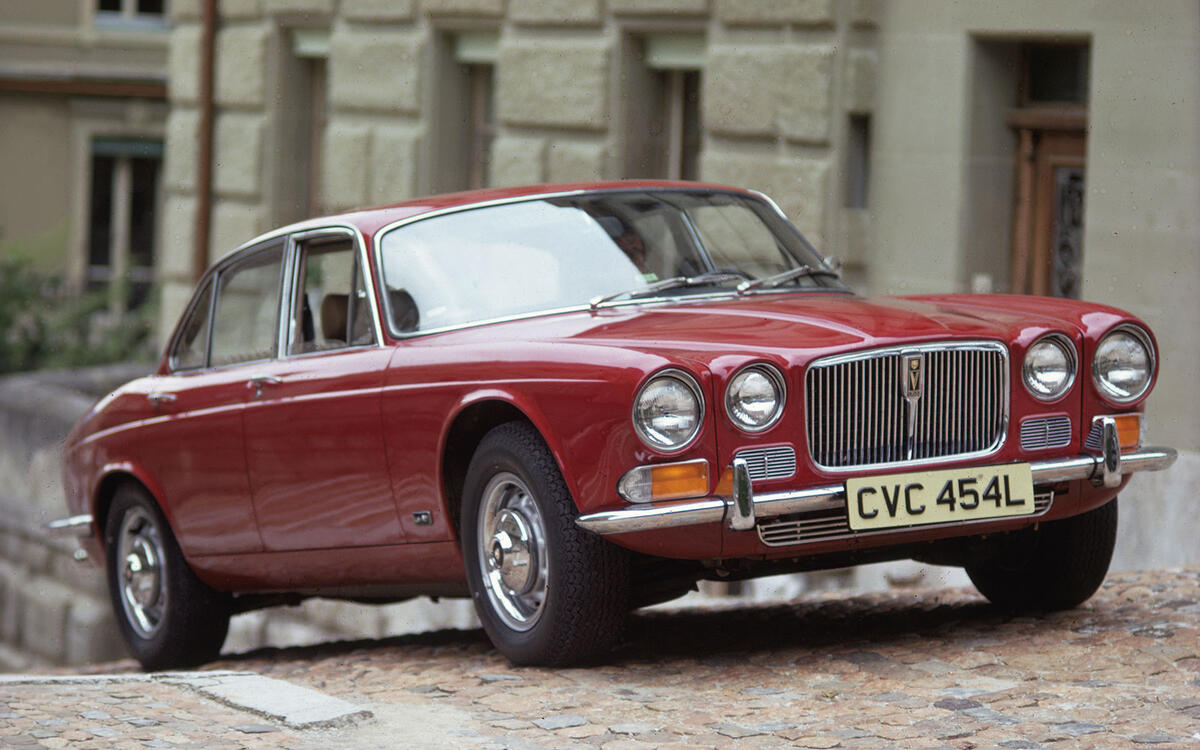 A longer XJ (1972)