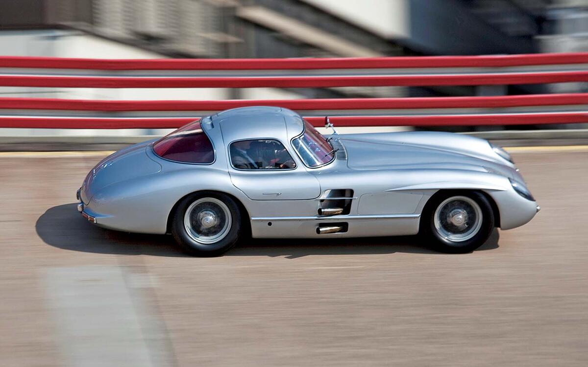 MERCEDES-BENZ 300 SLR UHLENHAUT COUPE