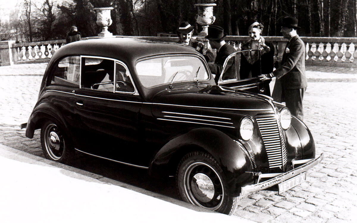Renault Juvaquatre (1938) Renault Juvaquatre (1938)