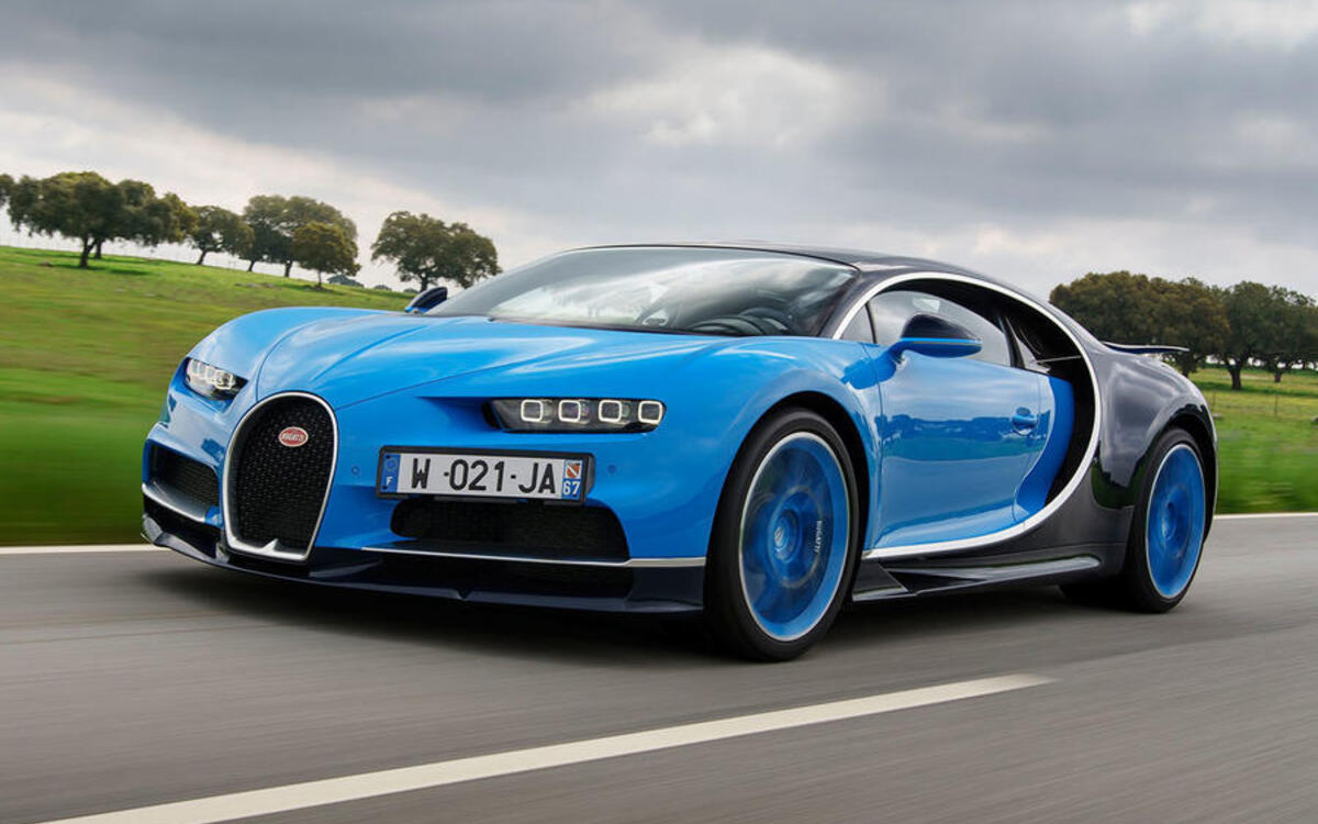 Bugatti: Chiron - 305mph Bugatti: Chiron - 305mph
