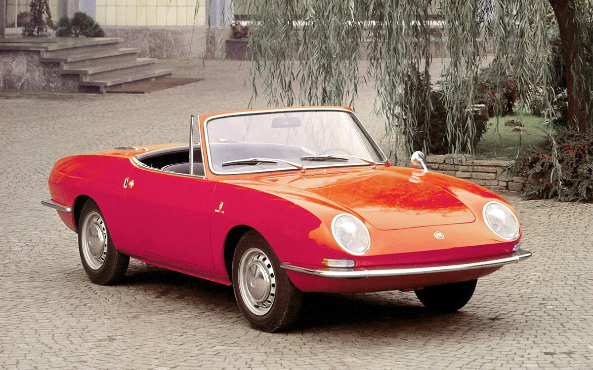 Fiat 850 Spider (124,660)