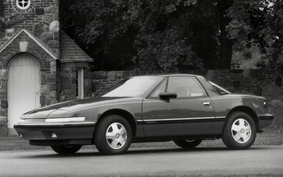 Buick Reatta (1988) Buick Reatta (1988)