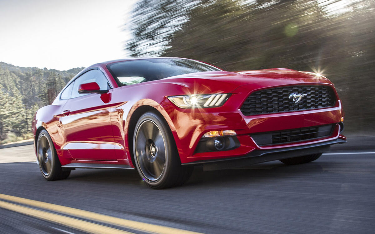 Ford Mustang GT (44.5m) Ford Mustang GT (44.5m)