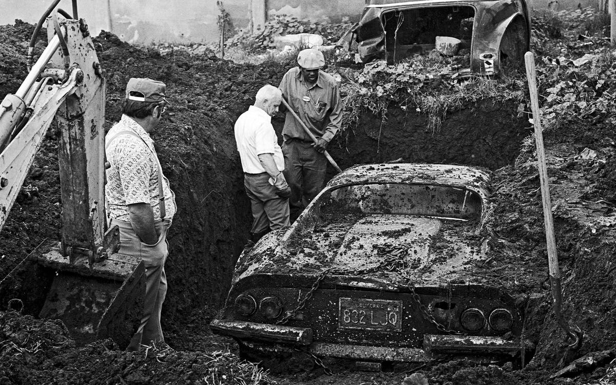 1. Dino buried in a Los Angeles yard 1. Dino buried in a Los Angeles yard