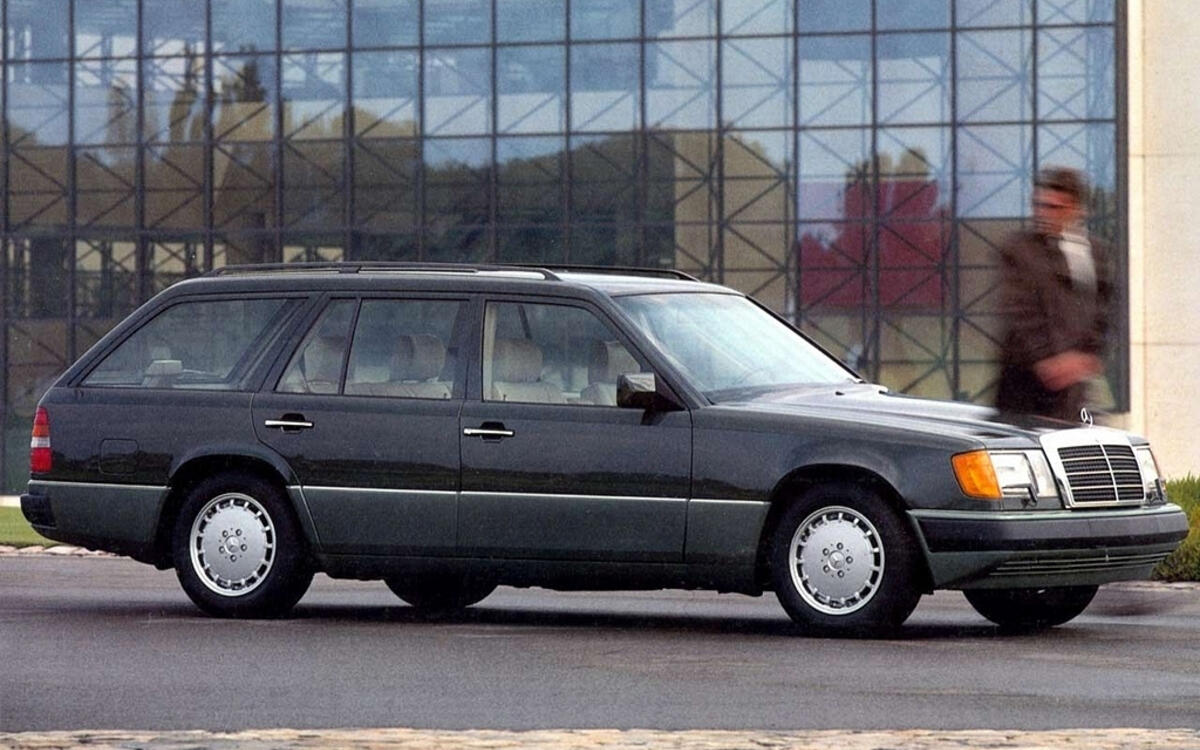 Space may be at a premium on today’s roads, but that doesn’t mean you have to pay a premium to enjoy the maximum amount of room for people and luggage.  Space may be at a premium on today’s roads, but that doesn’t mean you have to pay a premium to enjoy the maximum amount of room for people and luggage.