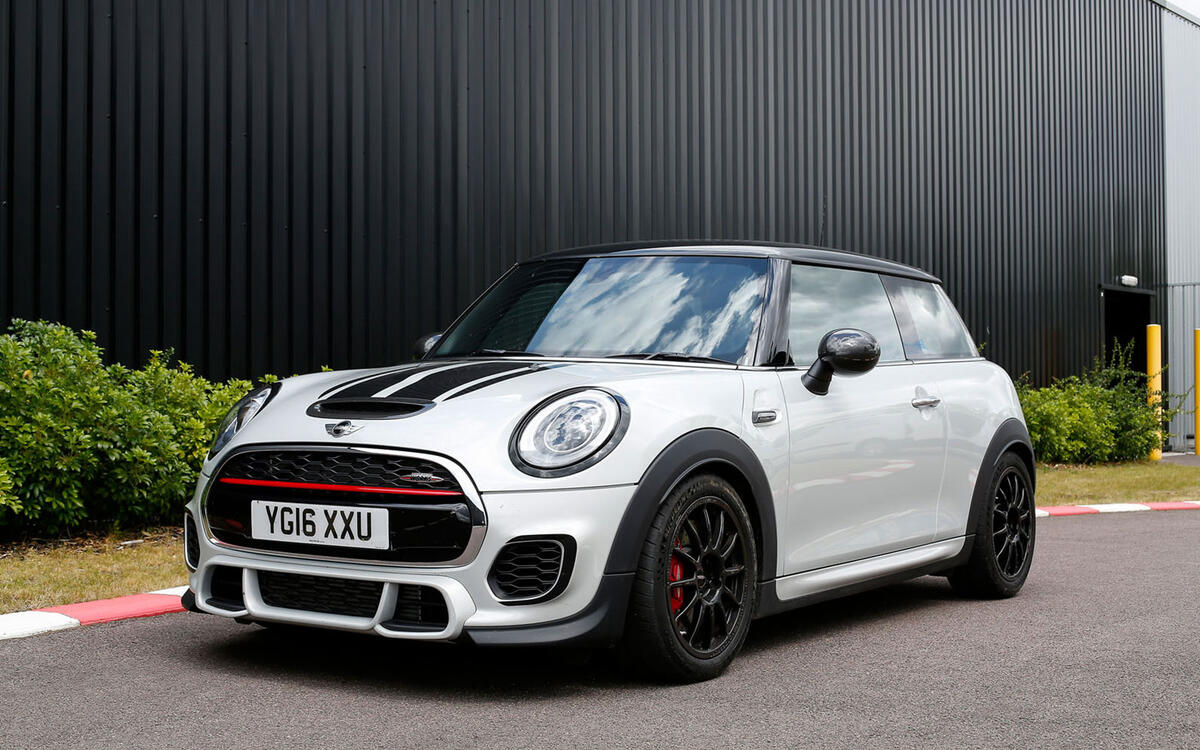 100 2017 Mini Cooper S JCW Challenge