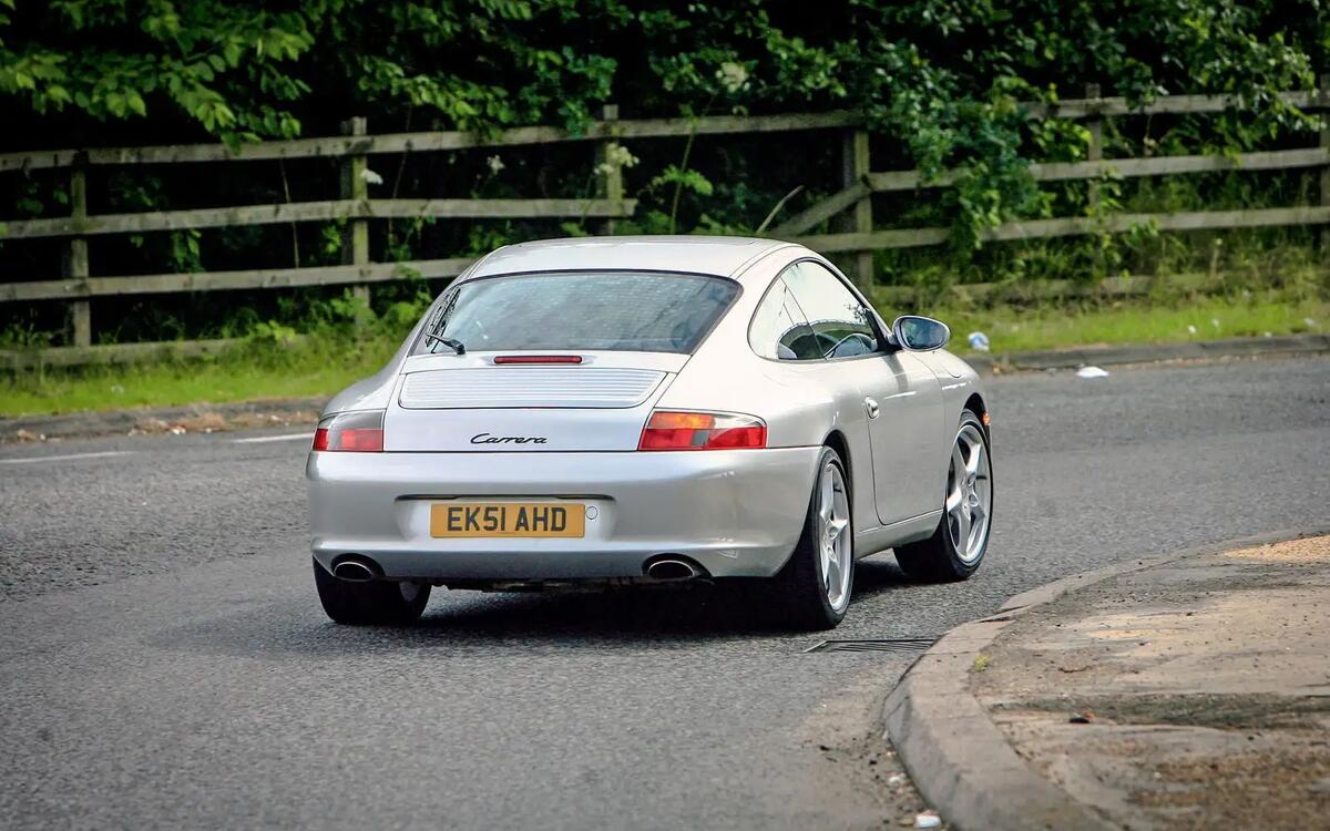 Porsche 911 Carrera 996