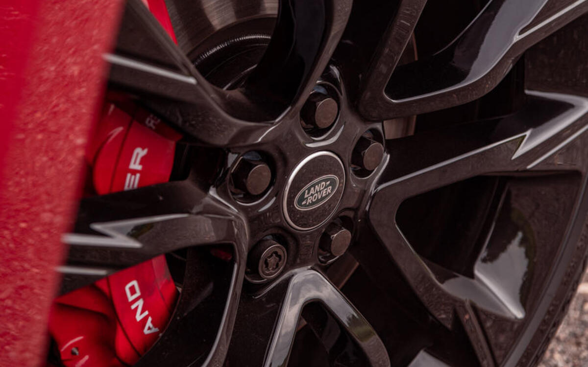 1989 - Upgrades push the Range Rover further upmarket 1989 - Anti-lock brakes introduced