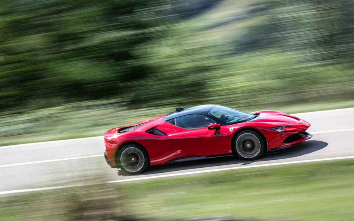 Ferrari: SF90 Stradale - 211mph Ferrari: SF90 Stradale - 211mph