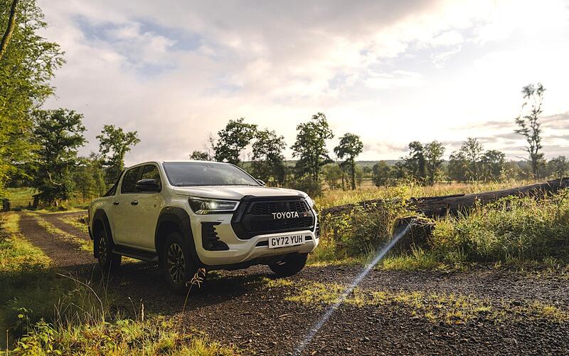 6: Toyota Hilux  6: Toyota Hilux