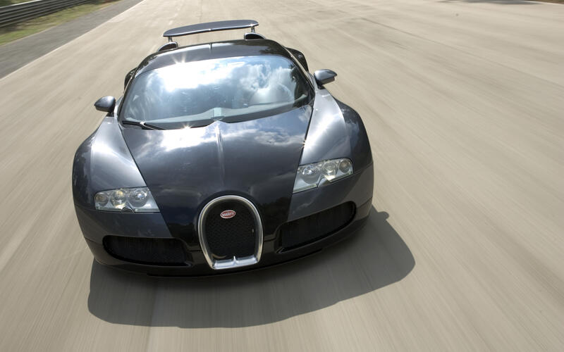 2005: Bugatti Veyron 2005: Bugatti Veyron