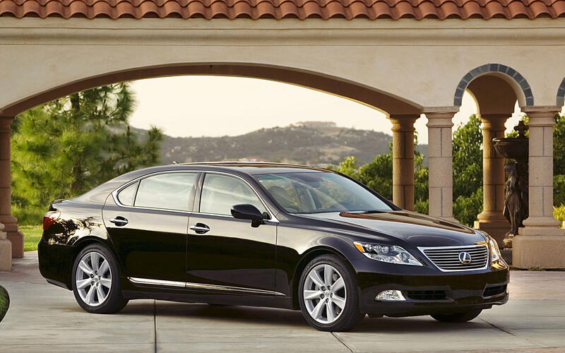 LED HEADLIGHTS: Lexus LS600h (2006)