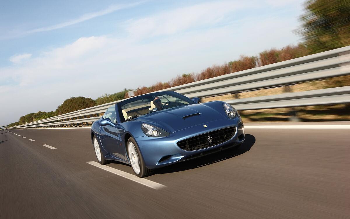 Ferrari with a manual transmission: California, 2012 Ferrari with a manual transmission: California, 2012