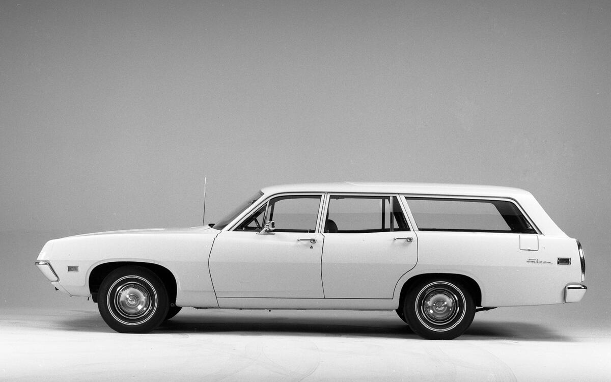 Ford Falcon (1960) – max boot capacity: 2584 litres/91.3 cubic feet Ford Falcon (1960) – max boot capacity: 2584 litres/91.3 cubic feet