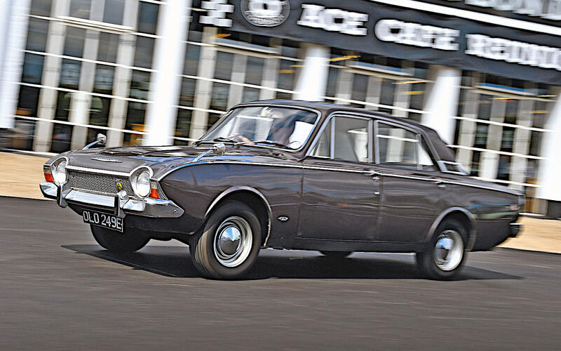 Ford Corsair V4 (1965)
