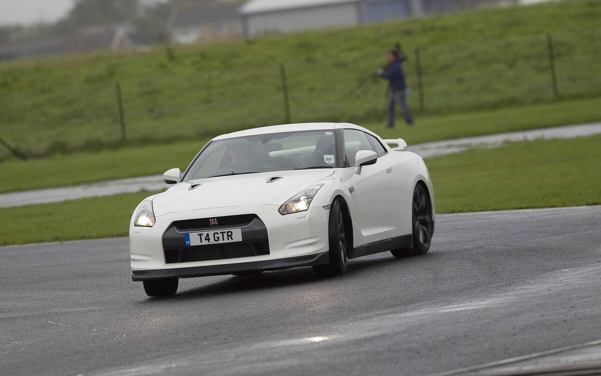 Nissan GT-R (2007) Nissan GT-R (2007)