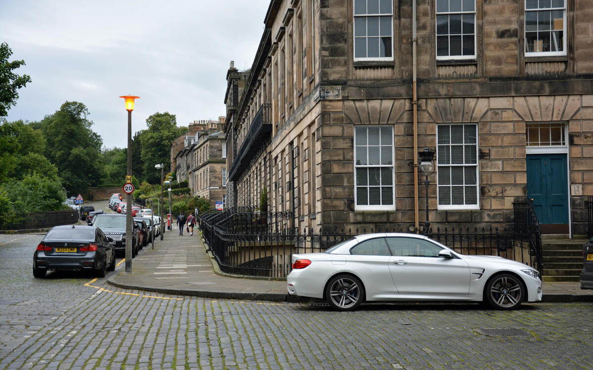 UK: Cars drive shorter distances, and motorists are driving less