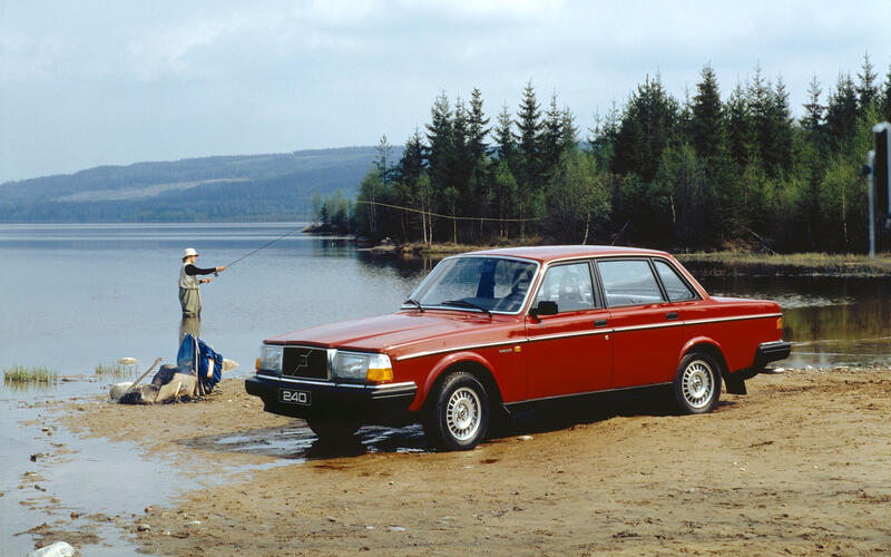 Volvo 200 Series (1974)
