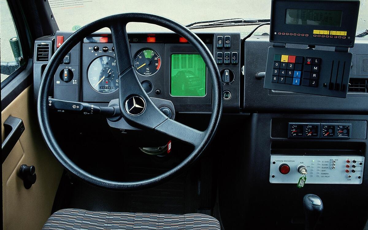 Mercedes-Benz launches the PROMETHEUS program (1986) Mercedes-Benz launches the PROMETHEUS program (1986)