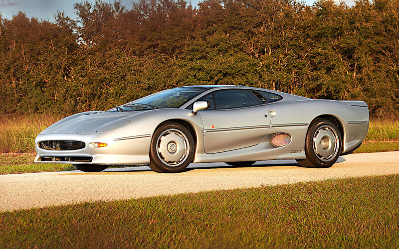 Jaguar XJ220