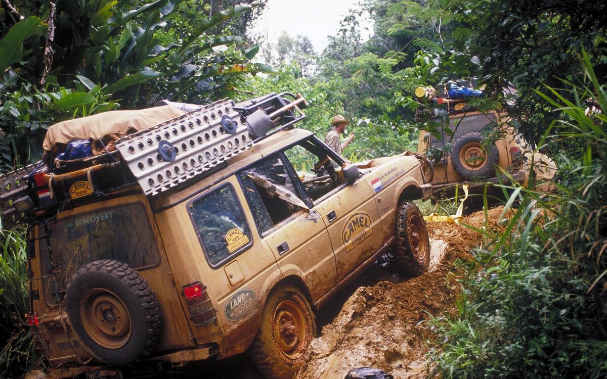 The Discovery takes on the Camel Trophy (1990) The Discovery takes on the Camel Trophy (1990)