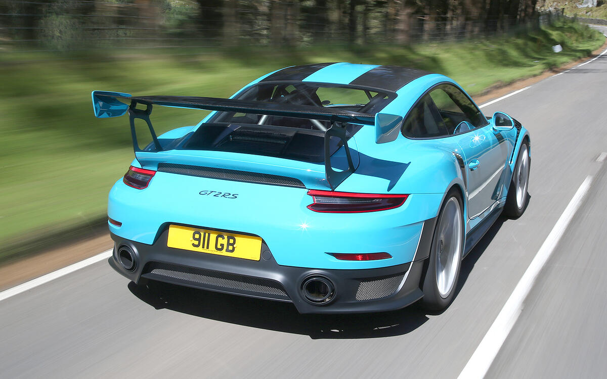 Porsche 911 GT2 RS (42.0m) Porsche 911 GT2 RS (42.0m)