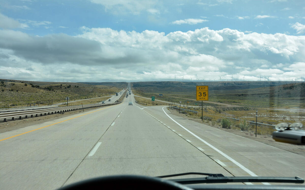 US: Cars drive longer distances, and motorists are driving more